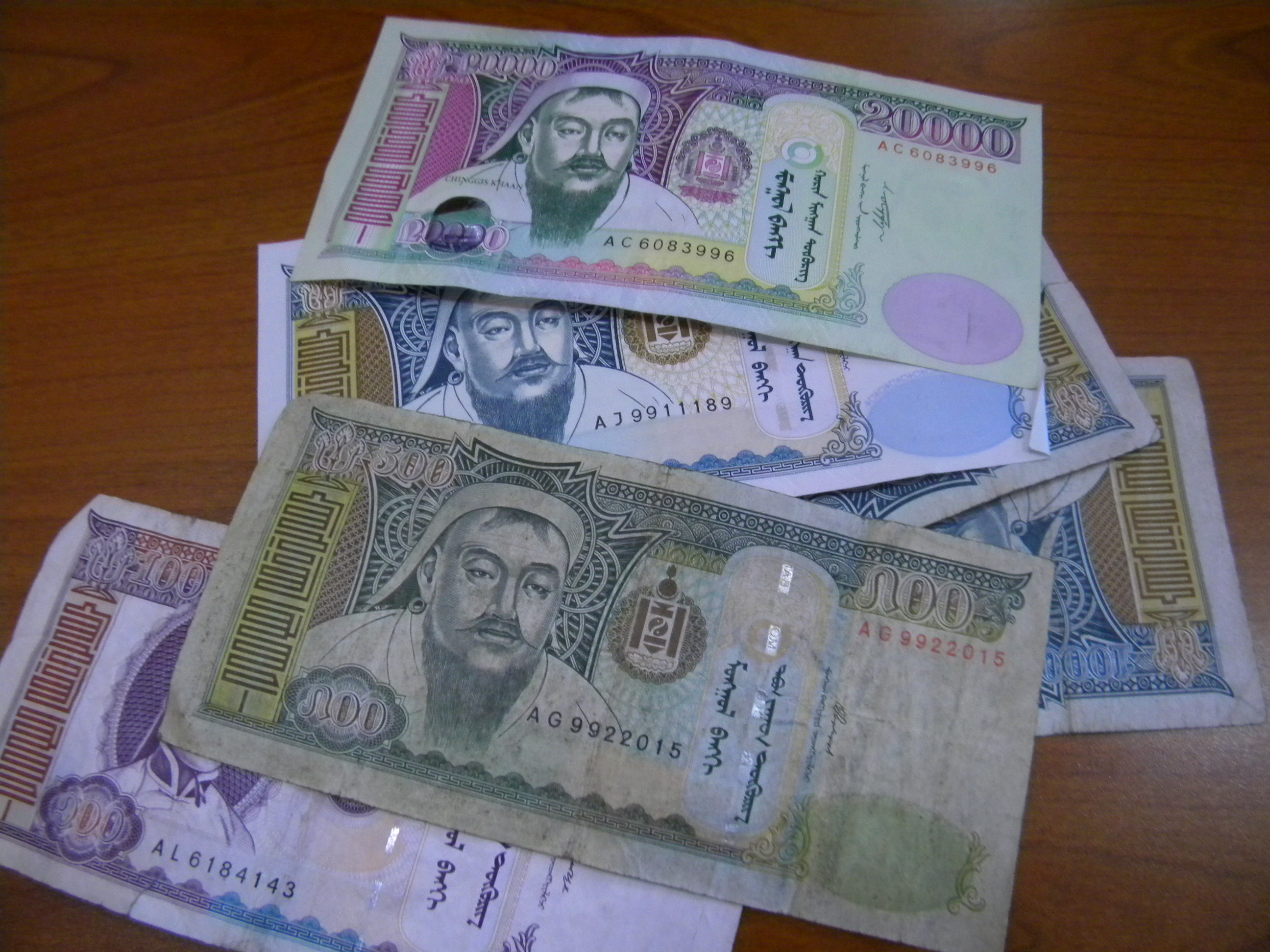 Мөнгөө хадгалж сурах 22 арга